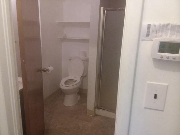 Main floor bathroom (3/4 bath)