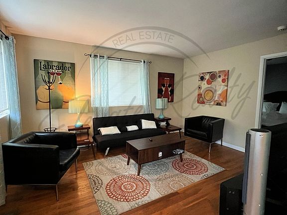 4th image of 1019 Summit Ave #A