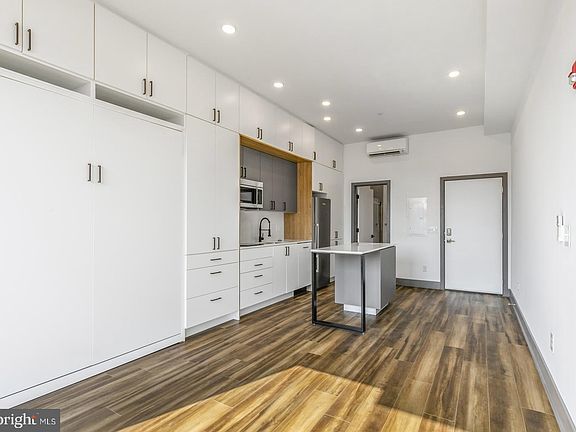 3rd image of 1935 E Hazzard St #301