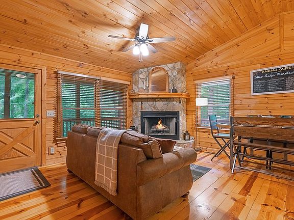 5th image of 1480 Hidden Lake Dr