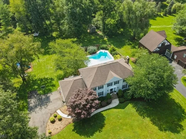 8 Pheasant Run, Peapack Gladstone Boro, NJ 07934