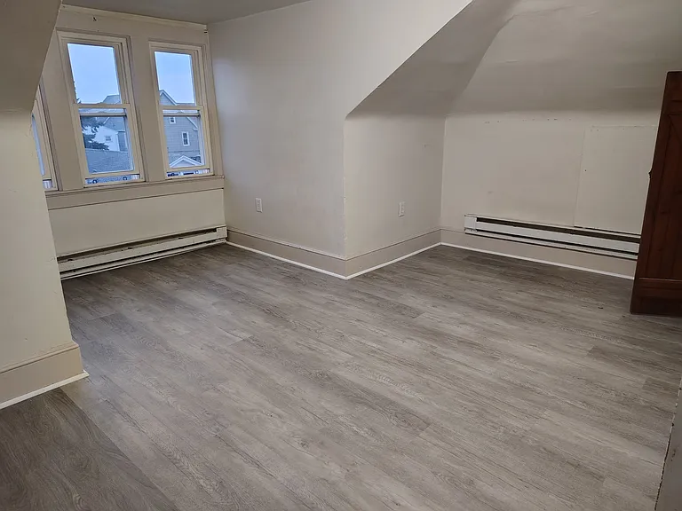 819 W 4th St #2 — Photo 11