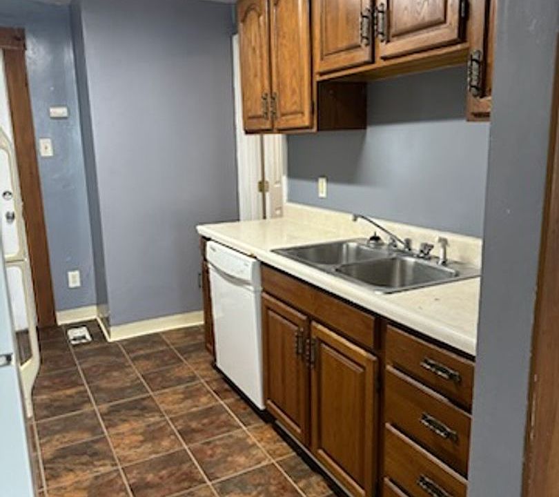 1st image of 3333 & 3335 Parkview Ave
