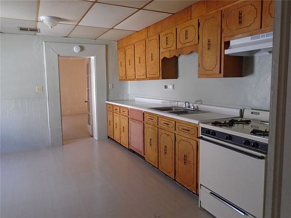 2nd image of 2209 Bassett Ave