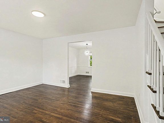 4th image of 1302 Walker Ave