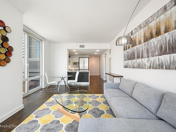 4th image of 247 W 46th St APT 1401