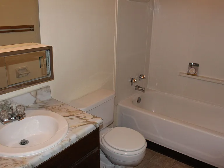 Kimberly Club Apartments — Photo 148