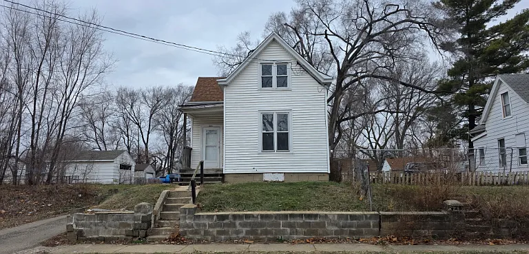 1831 S Westmoreland Ave — Photo 1