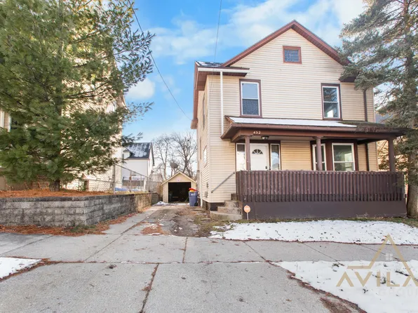 452 Howard St SE, Grand Rapids, MI 49507