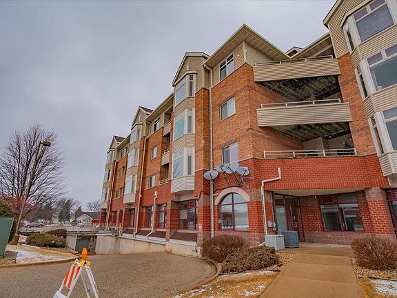 3rd image of 301 Harbour Town Dr APT 214