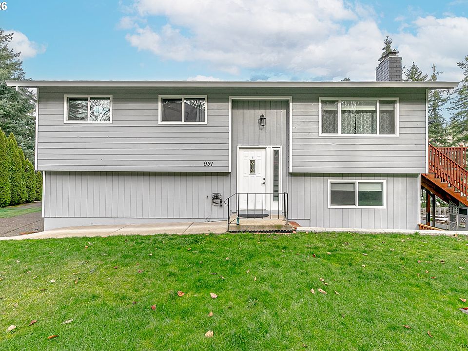 1st image of 991 NE Foothills Dr