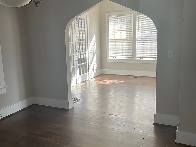 438 S Margin St — Photo 15