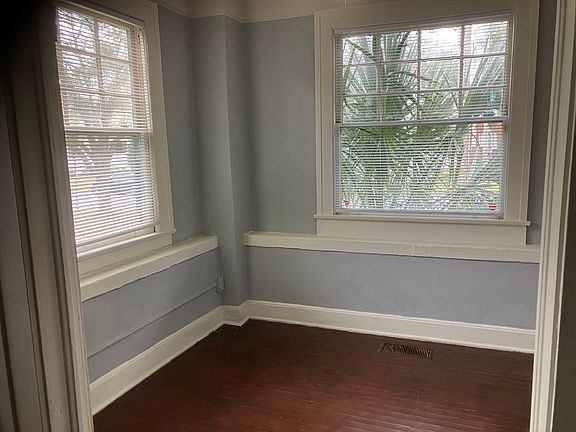4th image of 2745 Oak St #2