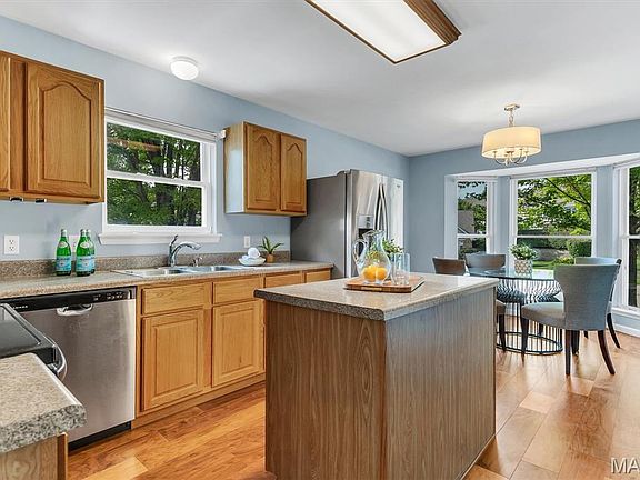 3rd image of 6 Country Bluff Ct