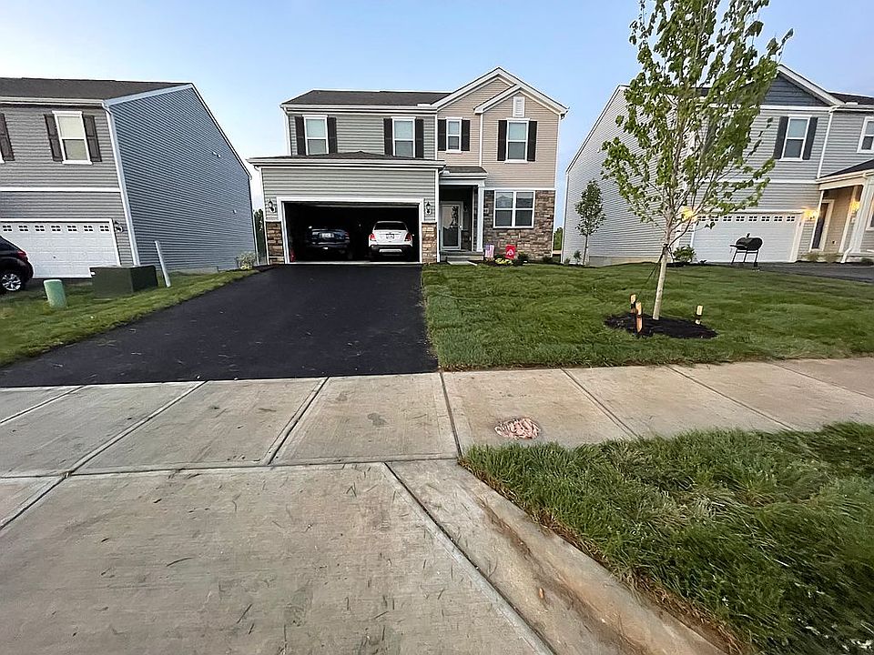 1st image of 411 Fox Dr