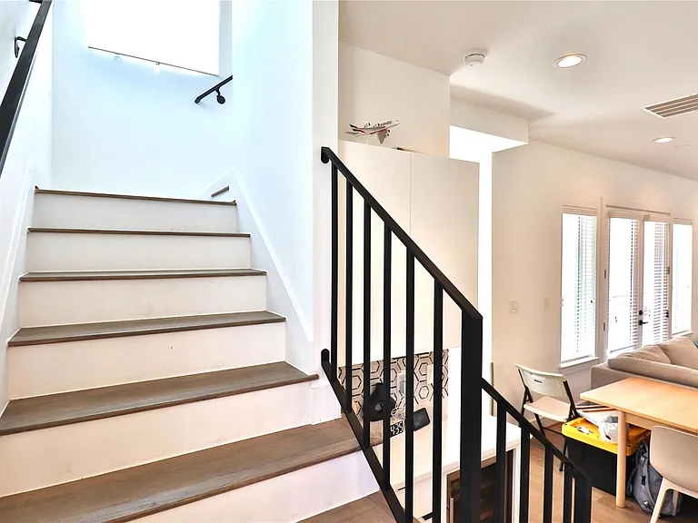 2637 Jackson St — Photo 15