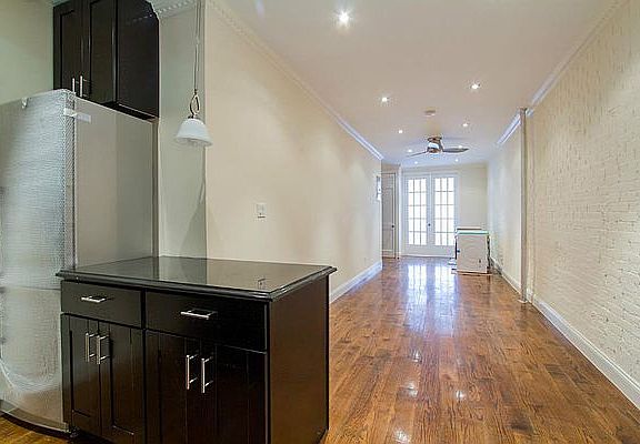 2nd image of 635 E 6th St APT 4W
