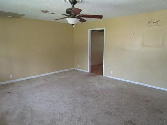 3rd image of 1203 E Delaware Ave