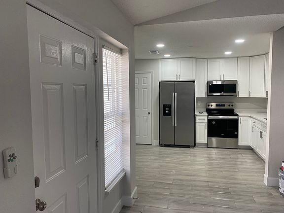 5th image of 405 Forest Park Ln #405