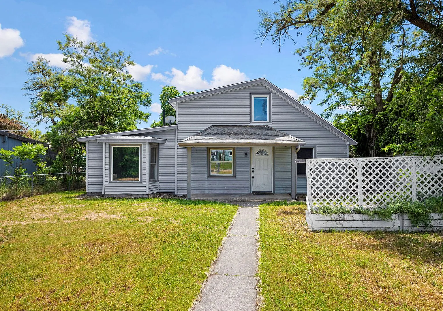 Updated 4BR Lidgerwood Home - Spiral Staircase, Loft & Oversized Garage! — Photo 2