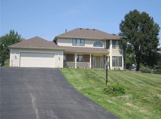 8 Valley Park Cir, Spencerport, NY 14559