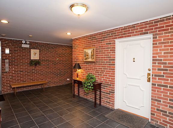 2nd image of 800 Washington Blvd APT 304