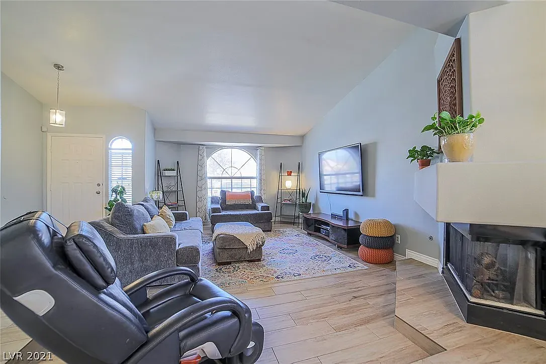 3 bed, 1700 sqft, $2,745 — Photo 4