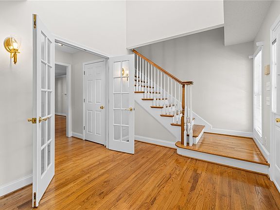 4th image of 105 Planters Dr