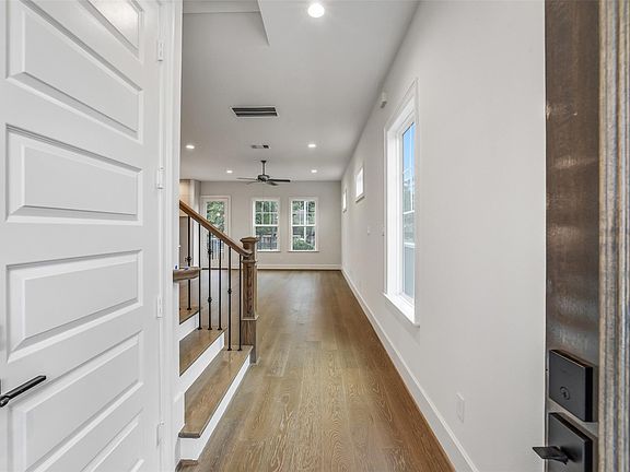 4th image of 325 Forest Reserve Pl