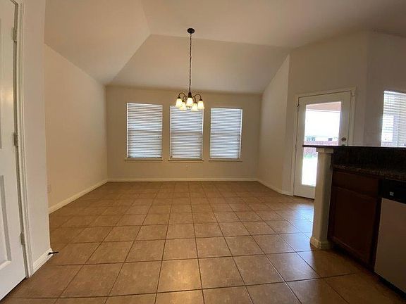 5th image of 1527 Woodlands Dr