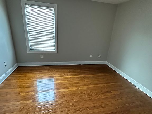 4th image of 142 Sheffield Ave #5B