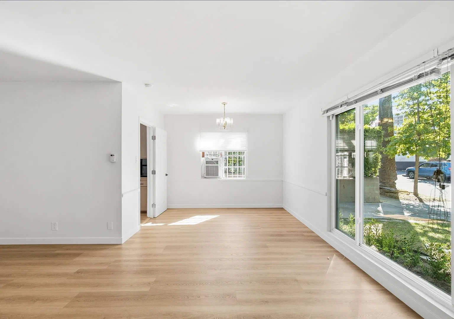 1138 Cardiff Avenue — Photo 2
