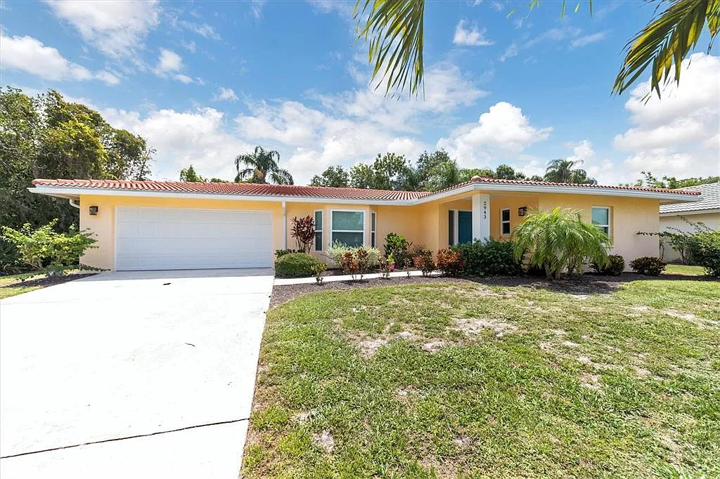 3 bed, 2.0 bath, 1950 sqft, $4,750 — Photo 1