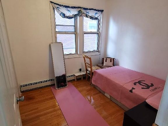 4th image of 14938 Hollywood Ave Floor 1