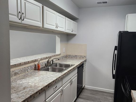 5th image of 2387 Sedgewick Dr