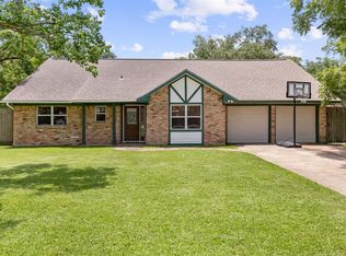 611 Fairfield Ave, Shoreacres, TX 77571