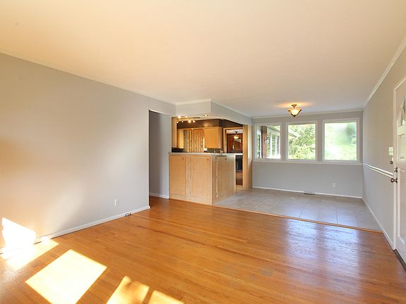 4th image of 4512 Plummer Dr