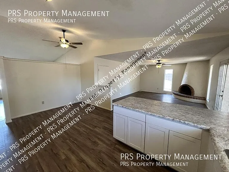 3226 N Sycamore Pl — Photo 16