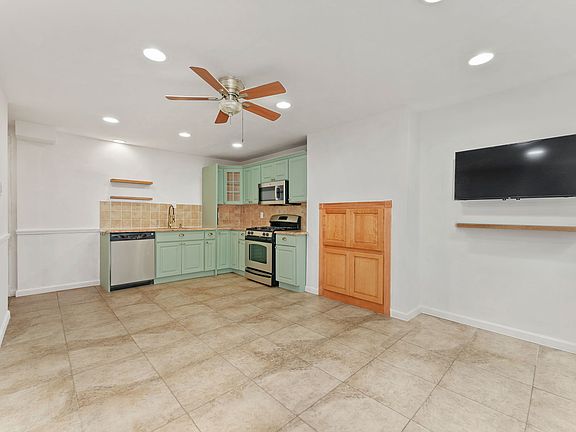 5th image of 427 Hancock St #1