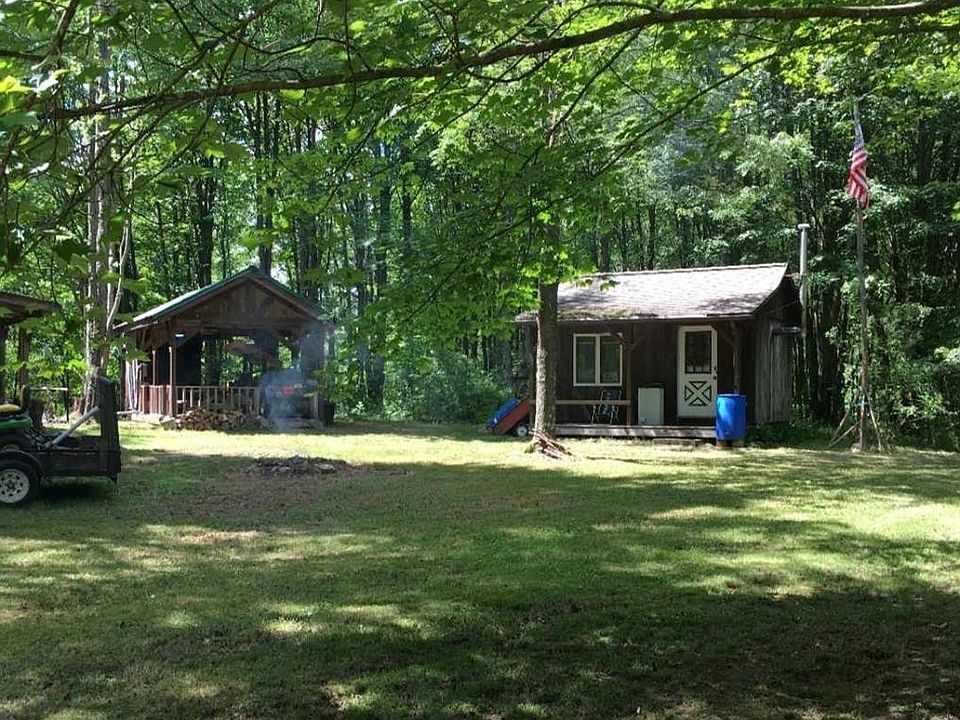 2nd image of 902 Deckards Run Rd