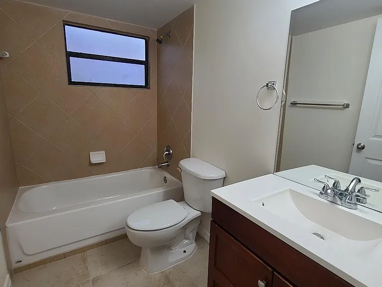 1547 Lake Crystal Dr #A — Photo 9