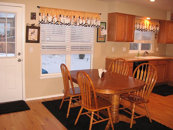 Spacious Eating Area