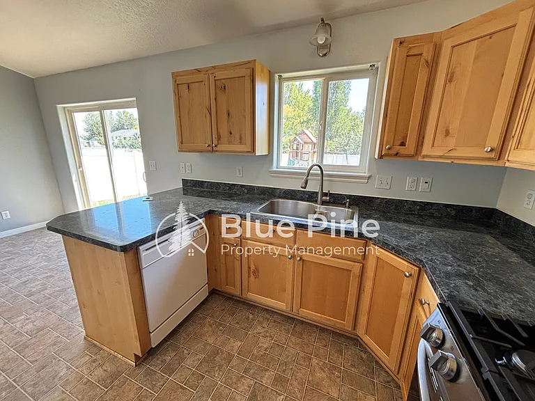 3920 E Deloy Dr — Photo 7