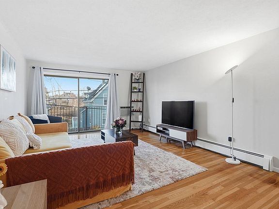 2nd image of 10 Coffey St APT 22