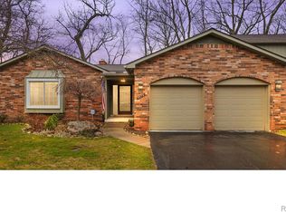 5579 N Adams Way, Bloomfield Hills, MI 48302