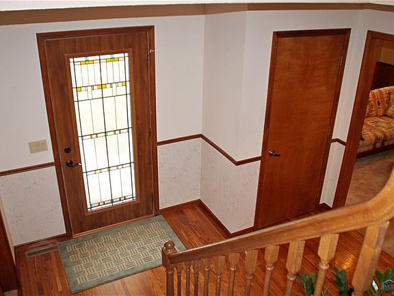 3rd image of 622 Cedar Ln