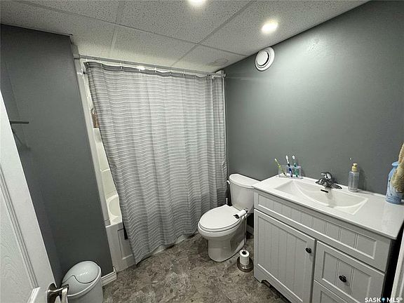 5th image of 921 Campbell St