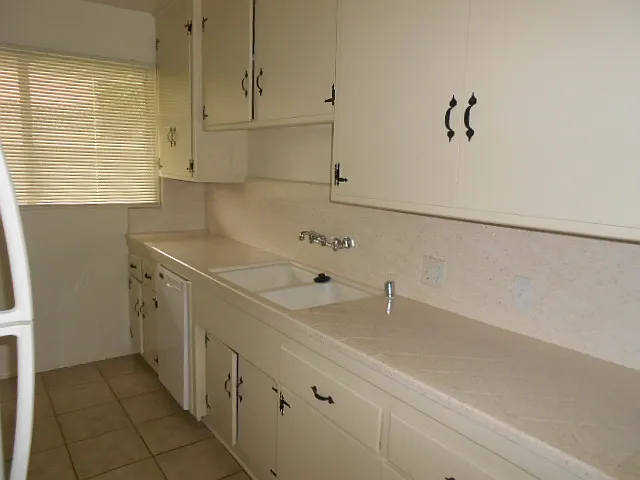 1457 S Westgate Ave #D — Photo 5