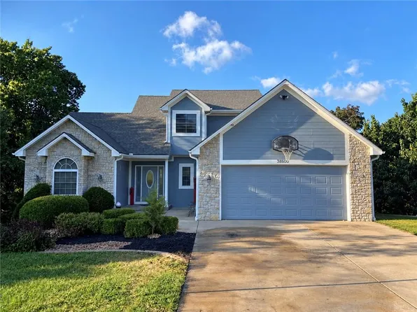 38600 E Parrent Rd, Oak Grove, MO 64075