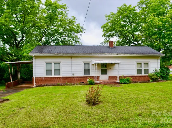 125 West St, Ellenboro, NC 28040